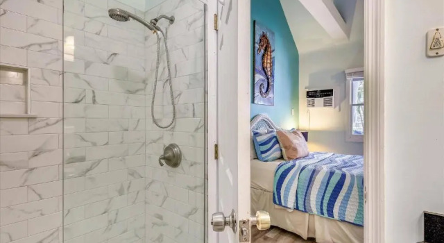 Ibis by Avantstay Close to Duval Street w/ Shared Pool Month Long Stays Only, Забронировать Дом для отпуска Отели Ки-Уэст с бассейном, рядом с The Unitarian Universalist Fellowship of Key West, Бассейн