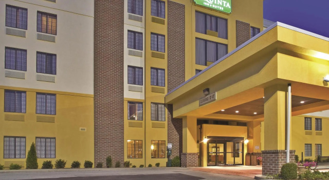 Люкс La Quinta Inn & Suites by Wyndham Elkview - Charleston NE