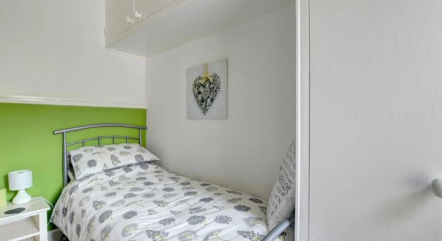 Spacious Holiday Home With Lovely Garden, Ideal Location in South Wales