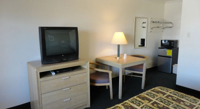 Imperial 400 Motor Inn, Rezerwuj Hotel Needles Kalifornia
