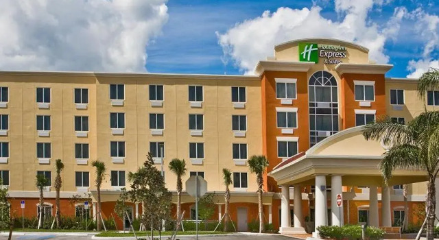 Семейный люкс Holiday Inn Express Hotel & Suites Port St. Lucie West by IHG