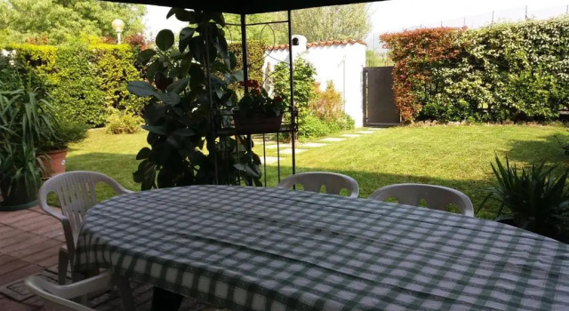 Апартаменты Cozy flat with garden in Franciacorta & Iseo Lake