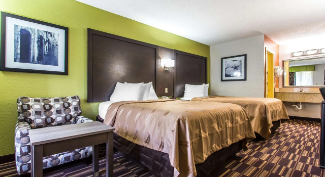 Четырёхместный номер Standard Quality Inn Albemarle