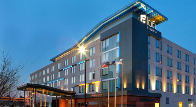 Кровать в общем номере Aloft by Marriott Chesapeake