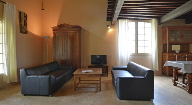 Cosy Villa in Flaux with Swimming Pool
