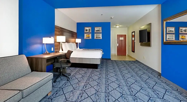 Люкс Deluxe La Quinta by Wyndham Denton - University Drive