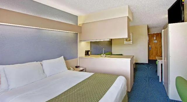 Номер Microtel Inn & Suites by Wyndham Statesville