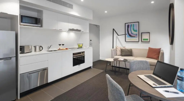 Апартаменты с 2 комнатами Quest St Kilda Road