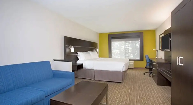 Люкс Standard Holiday Inn Express & Suites Ft Collins by IHG