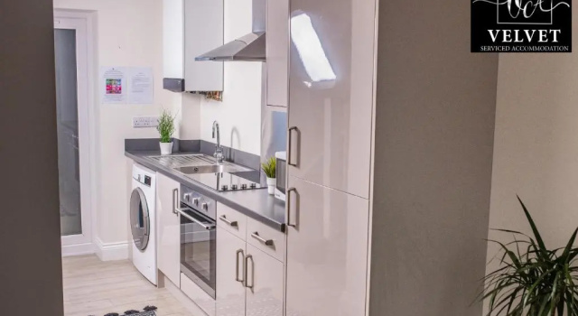 Апартаменты 1 Bed House , Free Wifi,Free Parking,Leasure,Business