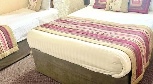 Трёхместный семейный номер Standard Clifton Court Hotel