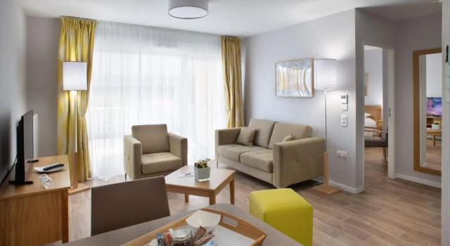 DOMITYS - Les Papillons d'Azur, Book Hotel Hoteller i Aisne med pool, Swimmingpool