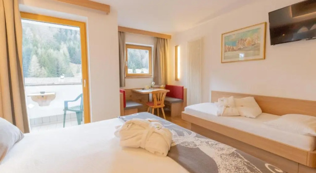 Трёхместный номер Berghotel Miramonti