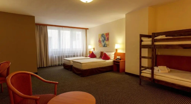 Четырёхместный номер Standard Central Hotel Löwen