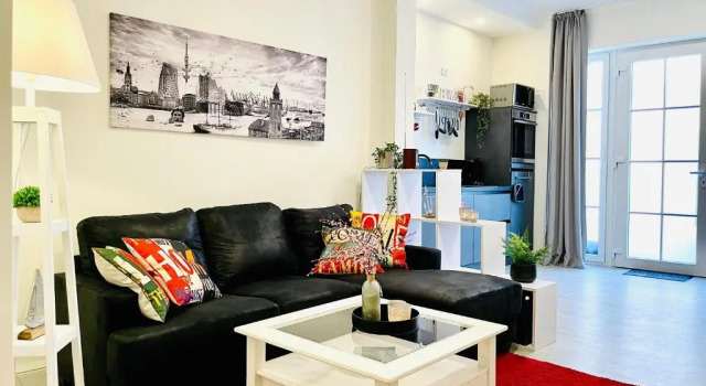 Апартаменты Цокольный этаж Schöne Ferienwohnungen teilweise mit Dachterrasse im Herzen von Itzehoe