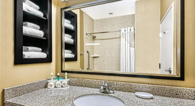 Двухместный номер Deluxe Holiday Inn Express & Suites Cotulla by IHG