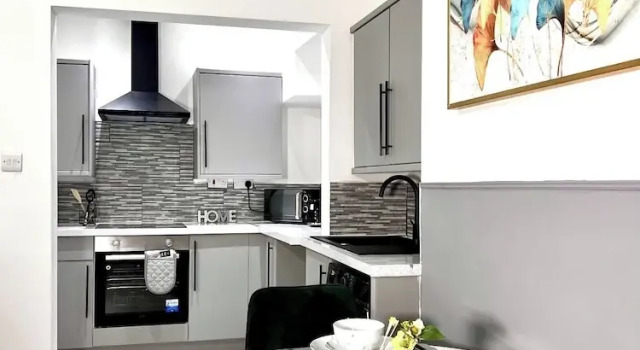Stylish Spacious 1Bd Apt-kingbed-10min Heaton Park, Varaa Huoneisto Asunnot kohteessa Merseyside, Huoneisto