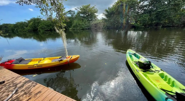 Коттедж RIVER to BEACH 3 R 2 B Family and Pet Heated pool Airport Downtown Beach K2