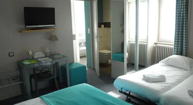 Семейный номер Standard Logis Hotel Restaurant Auberge De La Sélune