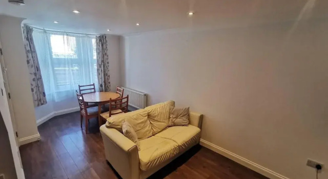 City Apartment Sleeps 4 With Garden