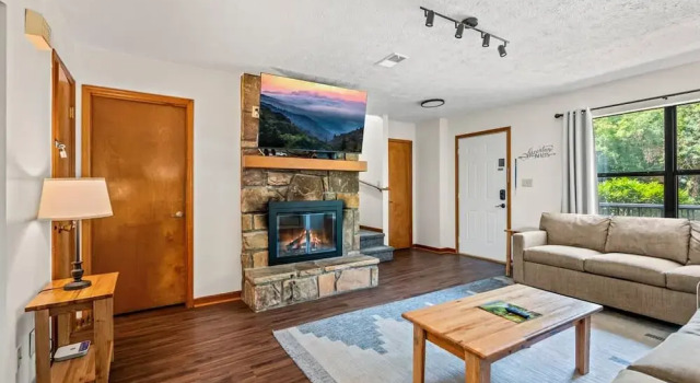 Sleeps 6 Indoor Pool 10 Mins to Dollywood, Забронировать Апартаменты/квартира Пиджен-Фордж Great Smoky Mountains National Park, рядом с Dollywood's Splash Country Water Adventure Park