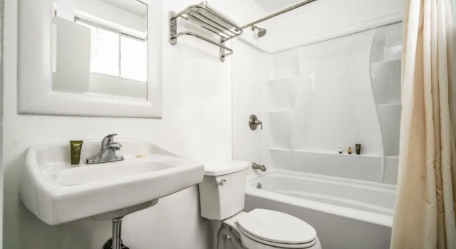 Четырёхместный номер Deluxe Hollywood Downtowner Inn