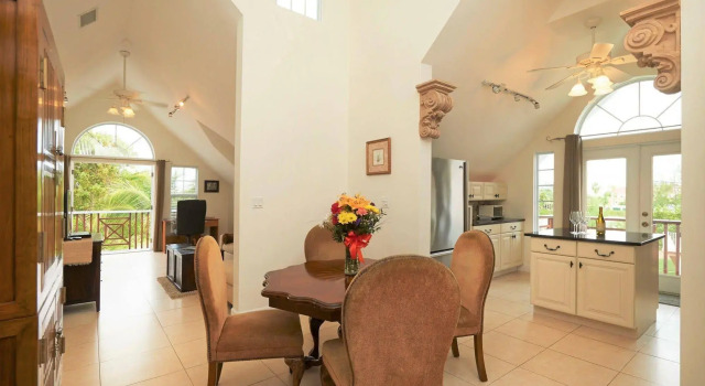 Shangri-La Boutique Bed & Breakfast, Reservar Hotel boutique Hotéis em Grand Cayman com pequeno-almoço, Café da manhã