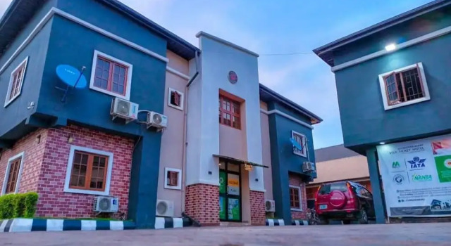 Mt Deluxe Hotel Asaba