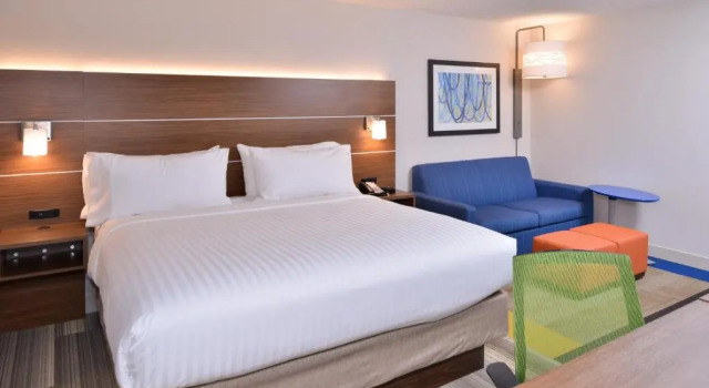 Люкс Holiday Inn Express & Suites Indianapolis Dtn-Conv Ctr Area by IHG