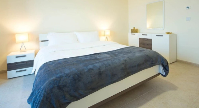 Light & Contemporary 1BR in Marina - Sea Views!