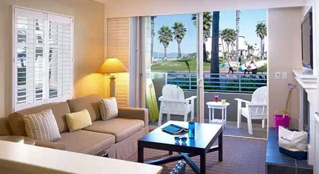 Люкс с частичным видом на океан Beach House Hotel at Hermosa Beach