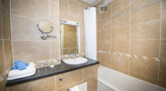 Трёхместный номер Standard Columba Hotel Inverness by Compass Hospitality