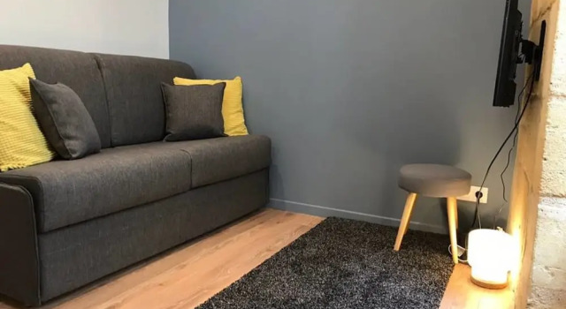 Petit Studio Porte de Bourgogne, Забронировать Отель Бордо Жиронда, рядом с Церковь Нотр-Дам