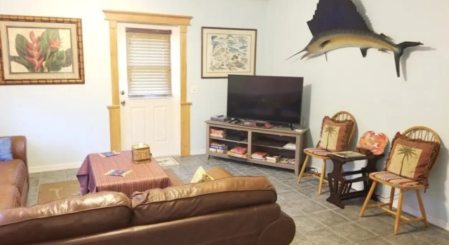 Three Bedroom, 2 Bath With Amazing Views From Balcony - Hidden Treasure