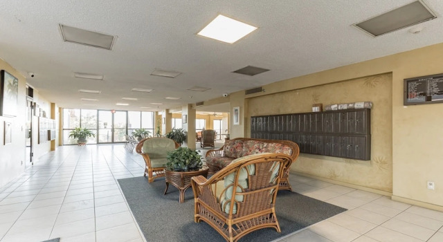 Magnificent Gulf Front Condo Located Directly On The Ocean! 2 Bedroom Condo by Redawning, Забронировать Апартаменты/квартира Отели Клируотер-Бич с парковкой, Парковка