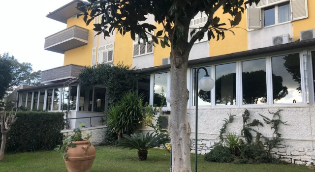 Hotel Sabatino, Забронировать Отель Отели Фоллоника с парковкой, Парковка