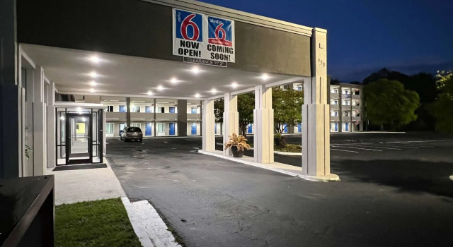 Motel 6 West Columbia SC Airport, Забронировать Мотель Отели Южной Каролины с бассейном, Бассейн