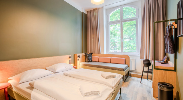 Standart üç kişilik oda MEININGER Hotel Berlin Mitte