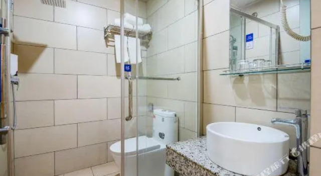 Lutian Business Hotel, Rezerwuj Hotel Hotele w Kunming z parkingiem, Parking