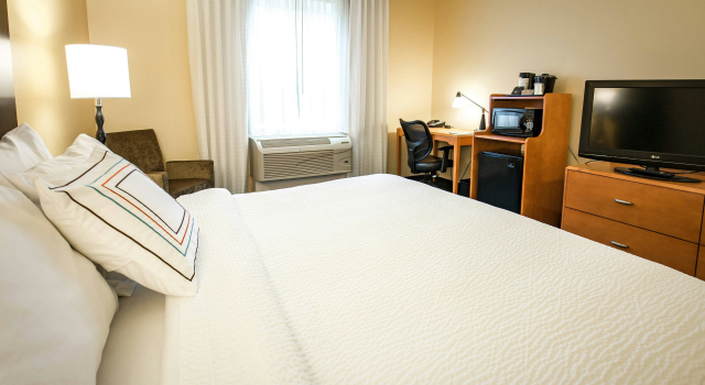 Fairfield Inn and Suites by Marriott Portsmouth Exeter, Varaa Hotelli Hotellit New England uima-altaalla, Uima-allas