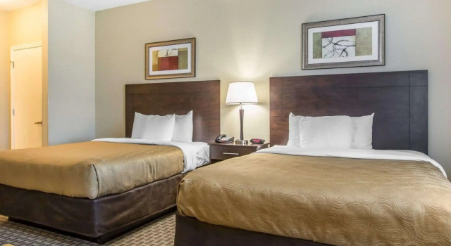 Четырёхместный люкс MainStay Suites Meridian - Bonita Lakes