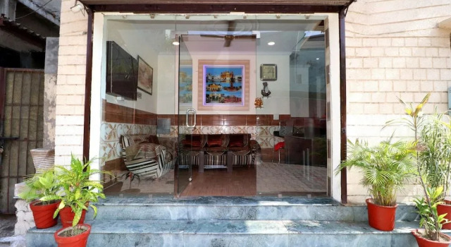 OYO 22090 Hotel Mall Residency