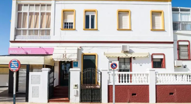 Hostal Rompeolas