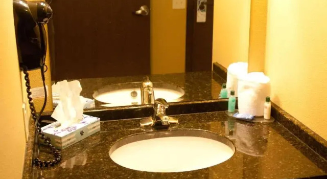 Четырёхместный люкс Americas Best Value Inn Big Lake Becker