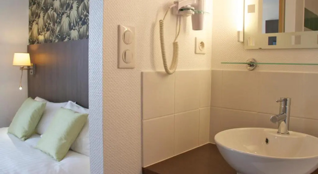 Трёхместный номер Standard CitHotel Hôtel de France et dEurope