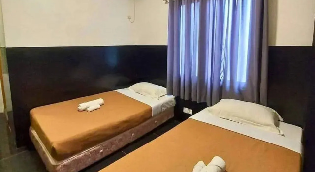 Номер Economy Triple H Hotel
