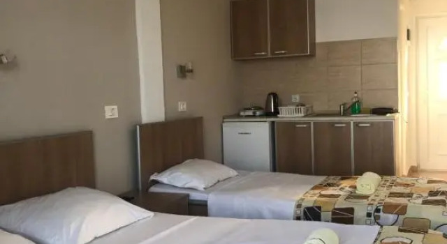 Апартаменты с балконом и с видом на озеро Sunrise Apartments and Studios