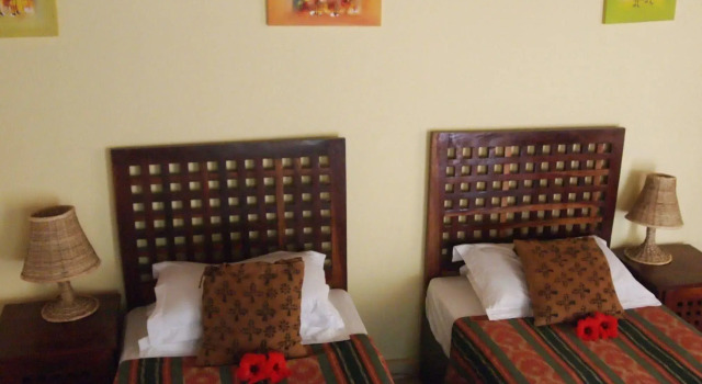 Hibiscus House Gambia, Book Hotel Hoteller i Kombo Saint Mary med parkering, Parkering