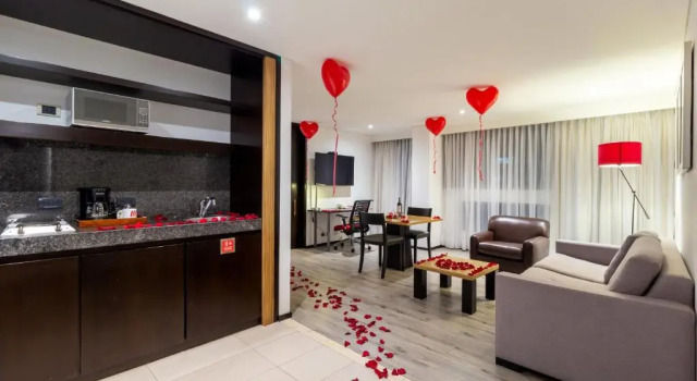 Номер Economy Hotel Madisson Inn Luxury By GEH Suites