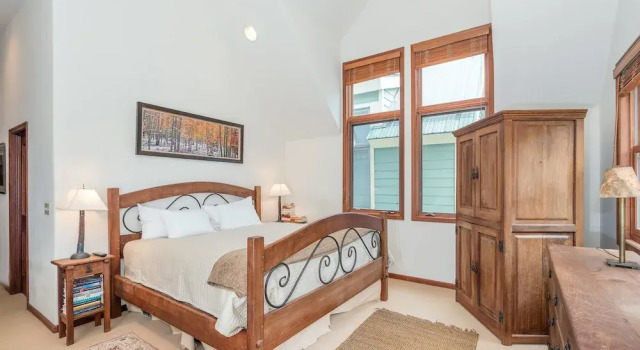 Pacific Street 3 Bedroom Condo By Accommodations in Telluride